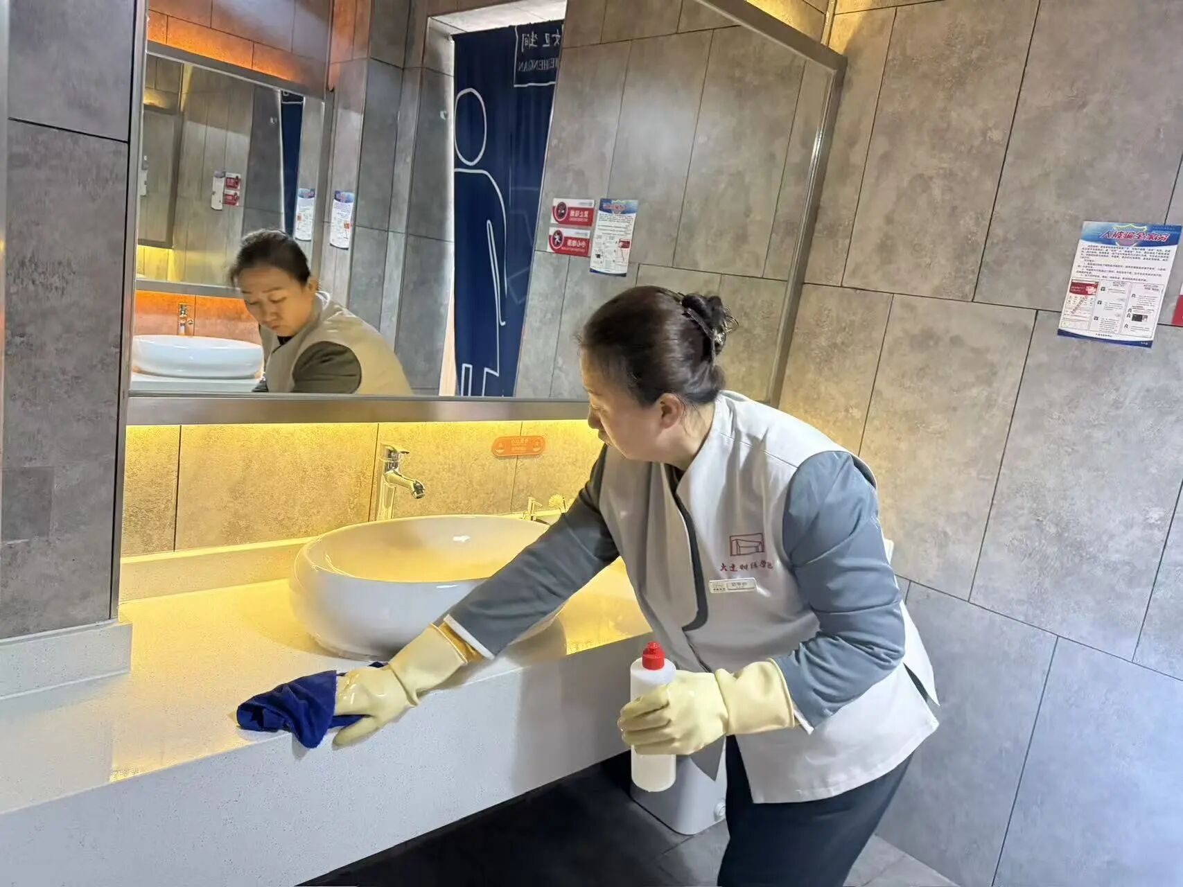 爱国卫生践于行 美丽校园共守护｜后勤物业爱国卫生日专项宣传